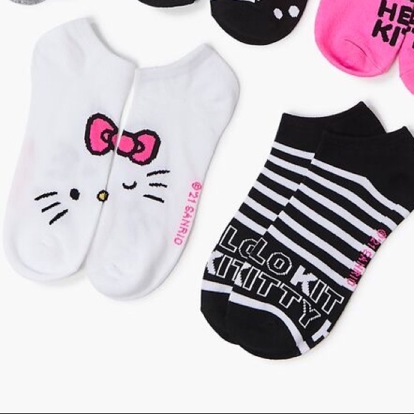 Hello Kitty Woman’s Ankle Socks Set - 5 Pack - Picture 5 of 6